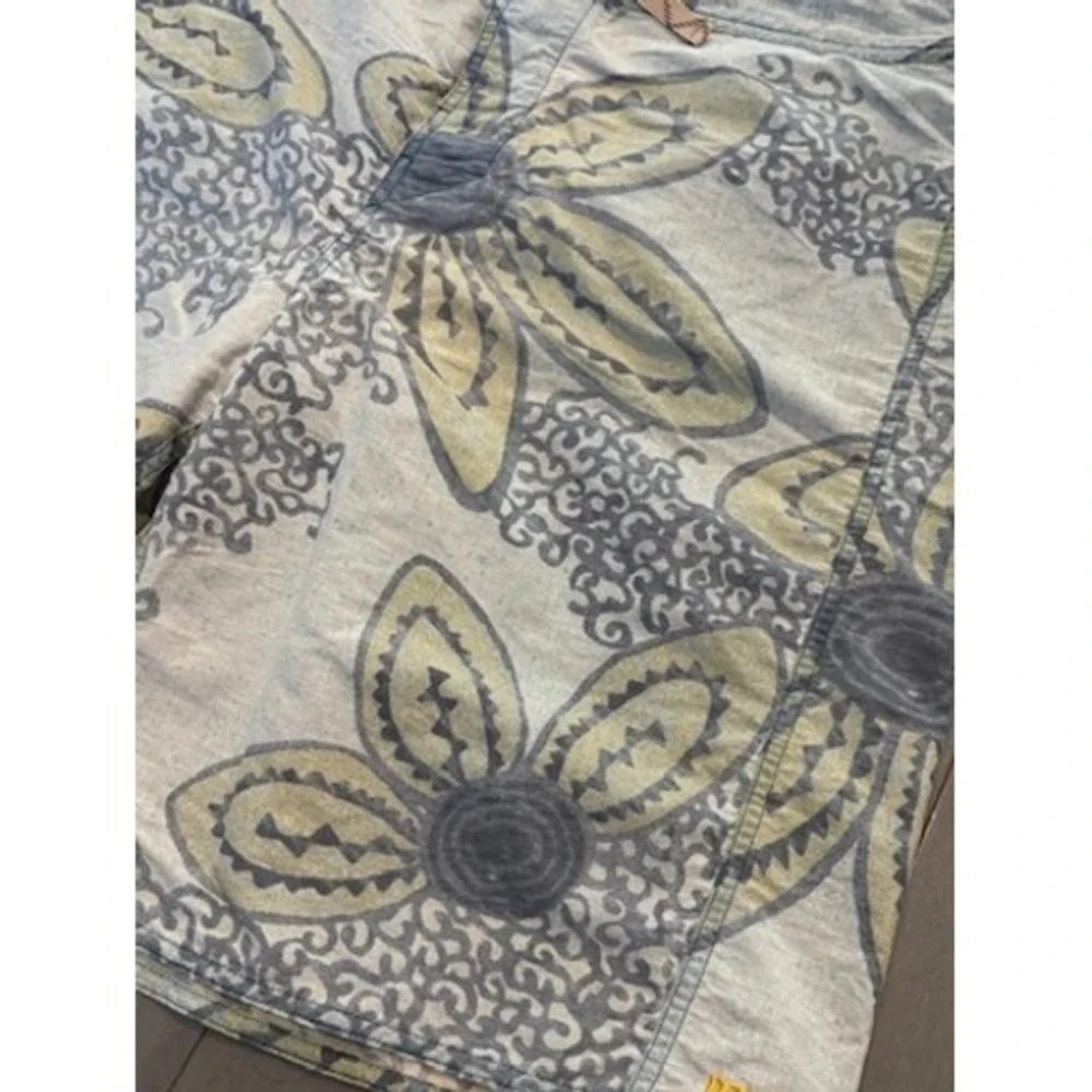 Patagonia Mens Board Shorts Size‎ 36 Blue Yellow Floral Print Swim Trunks 86559